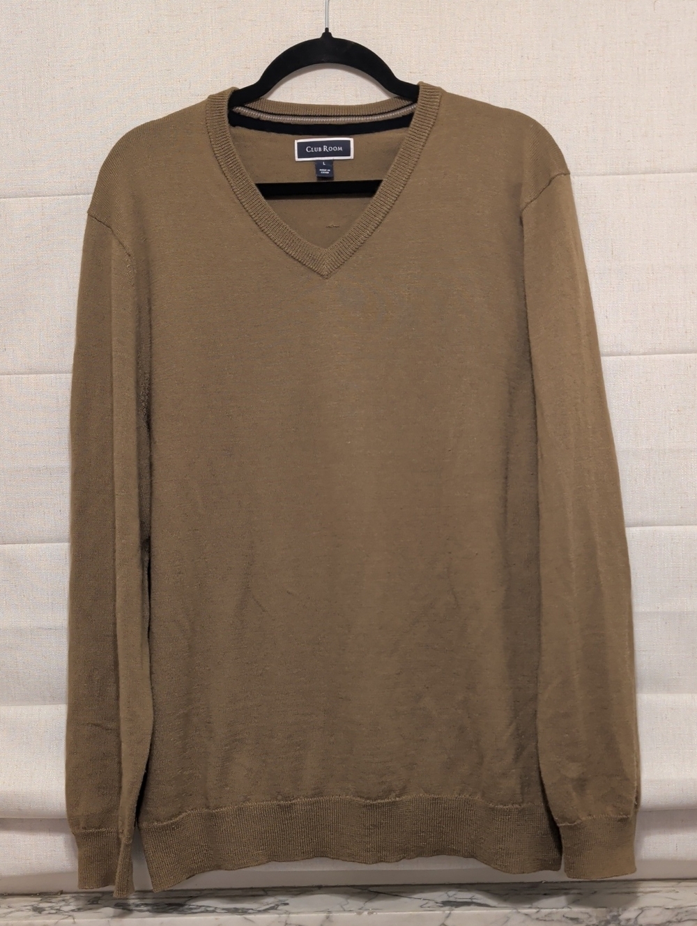 Cozy Wool Mix Club Room Men's V-Neck Sweater in Light Brown